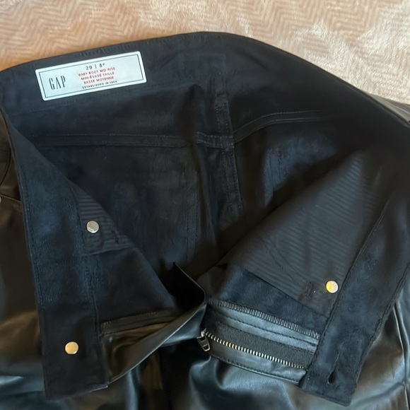 🌟HOST PICK🌟 Gap Faux Leather Pants like new! Petite 29 or 8. - Picture 9 of 12
